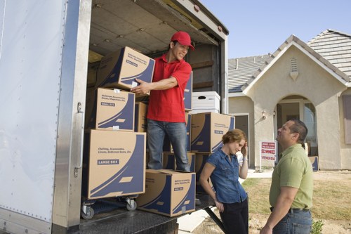Local Footscray moving service helping with household items